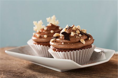 Cupcakes topped with chocolate cream and nuts for Christmas Stock Photo - Premium Royalty-Free, Code: 659-07739429