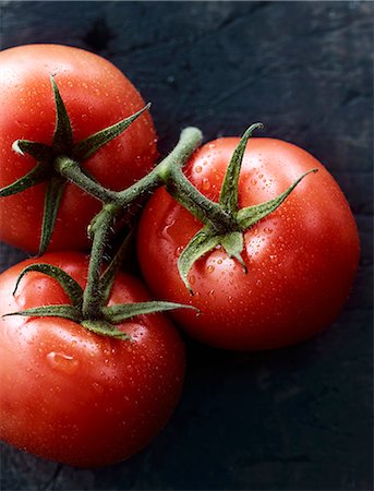 food top view - Tomatoes on the vine Stock Photo - Premium Royalty-Free, Code: 659-07739593