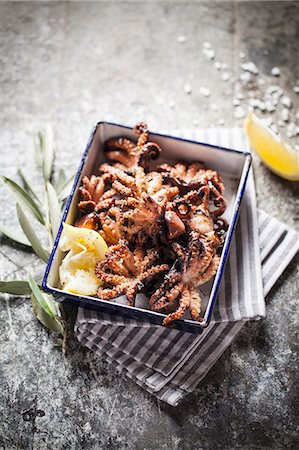 seiche - Grilled baby octopus Photographie de stock - Premium Libres de Droits, Code: 659-07739625