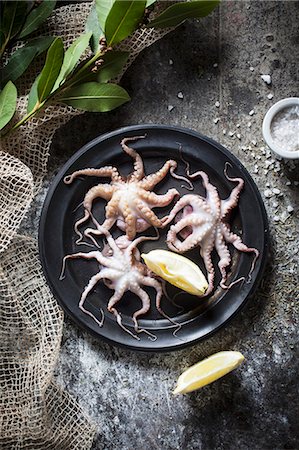 simsearch:659-06155961,k - A plate of fresh baby octopus Foto de stock - Sin royalties Premium, Código: 659-07739630