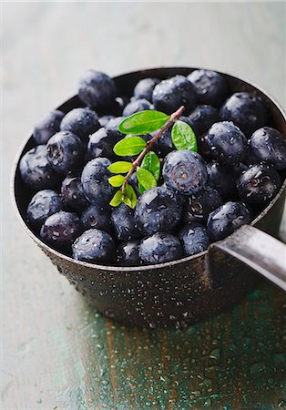 simsearch:659-07739607,k - Freshly washed blueberries in a saucepan Stock Photo - Premium Royalty-Free, Code: 659-07739646