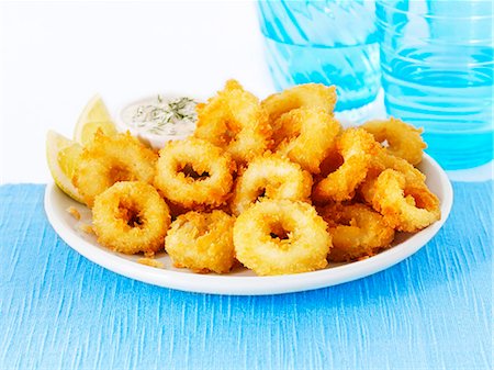 squid - Deep-fried squid rings with tartare sauce Foto de stock - Sin royalties Premium, Código: 659-07739648