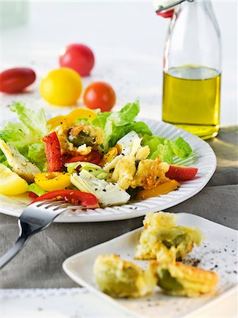 salad nicoise - Salad Nicoise with artichokes and tomatoes Stock Photo - Premium Royalty-Free, Code: 659-07739660