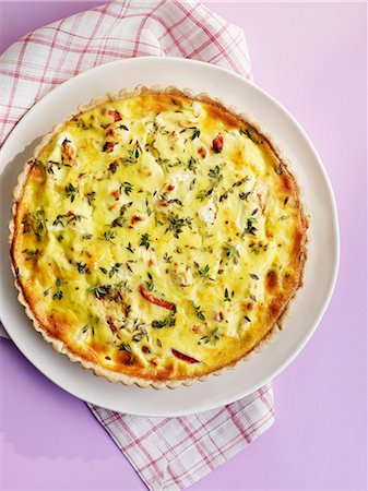 Herb quiche with bacon Fotografie stock - Premium Royalty-Free, Codice: 659-07739707