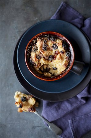 pudding above - Bread-and-butter pudding with raisins Stock Photo - Premium Royalty-Free, Code: 659-07739717