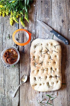flat bread - Focaccia with rosemary and dried tomatoes (seen from above) Stock Photo - Premium Royalty-Free, Code: 659-07739713