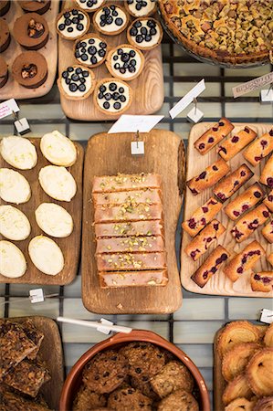 fruit cake top view - Cakes and pastries in a bakery Stock Photo - Premium Royalty-Free, Code: 659-07739729