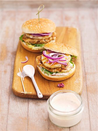 Chicken burgers with grilled pineapple and red onions Stock Photo - Premium Royalty-Free, Code: 659-07739798