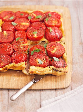 Tarte tatin with tomatoes Stock Photo - Premium Royalty-Free, Code: 659-07739803