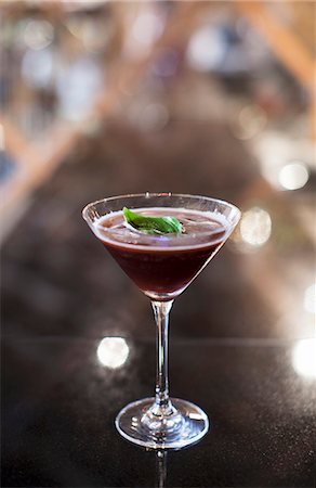 A blackcurrant cocktail Photographie de stock - Premium Libres de Droits, Code: 659-07739816