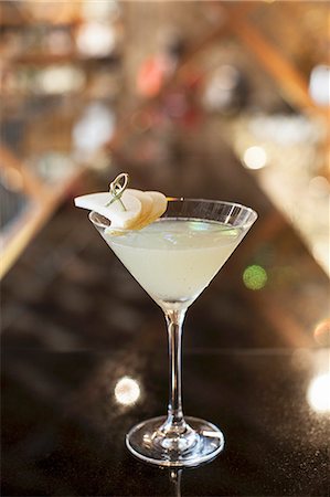 food at bar - A pear cocktail Stock Photo - Premium Royalty-Free, Code: 659-07739818