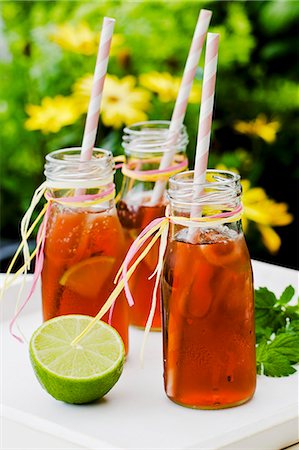 peppermint - Three small bottles of iced tea with lime and peppermint on a tray Stock Photo - Premium Royalty-Free, Code: 659-07739832