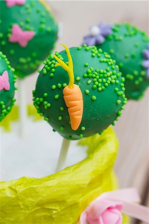 easter cake pop - A green cake pop decorated with a carrot Stock Photo - Premium Royalty-Free, Code: 659-07739879