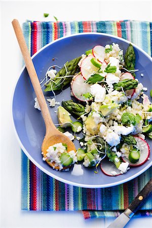 ensalada - Couscous salad with feta, radishes and asparagus Foto de stock - Sin royalties Premium, Código: 659-07739924