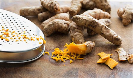 Fresh turmeric roots with a grater Stock Photo - Premium Royalty-Free, Code: 659-07958310