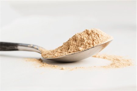 en polvo - A spoonful of maca powder Foto de stock - Sin royalties Premium, Código: 659-07958311