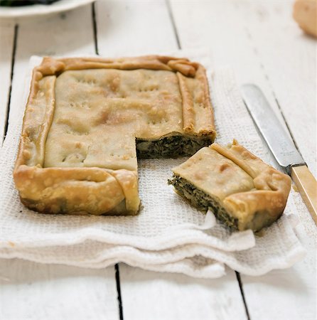 Vegetable cake with spinach, sliced Stock Photo - Premium Royalty-Free, Code: 659-07958375