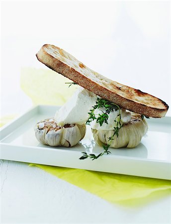 Grilled bread with roasted garlic and goat's cream cheese Stock Photo - Premium Royalty-Free, Code: 659-07958384