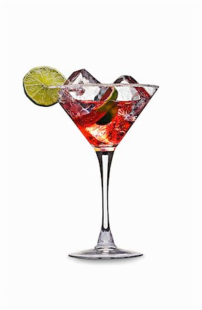 simsearch:659-03532499,k - A cocktail with ice cubes garnished with lime against a white background Foto de stock - Sin royalties Premium, Código: 659-07958401