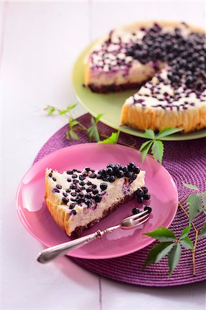 set de table - Cheesecake with blueberries and white chocolate Photographie de stock - Premium Libres de Droits, Code: 659-07958635
