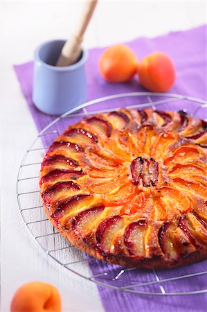 summer cake - Marzipan cake with apricots and peaches Stock Photo - Premium Royalty-Free, Code: 659-07958631