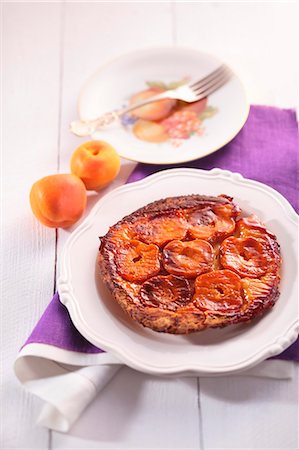 shortcrust pastry base - Apricot tarte tatin Stock Photo - Premium Royalty-Free, Code: 659-07958633