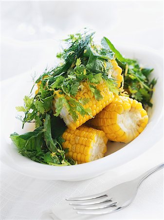 simsearch:659-09125898,k - Corn on the cob with butter and fresh herbs Photographie de stock - Premium Libres de Droits, Code: 659-07958669