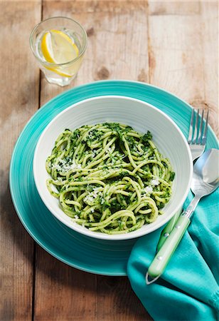 simsearch:659-06151520,k - Spaghetti with spinach and Parmesan Foto de stock - Sin royalties Premium, Código: 659-07958685