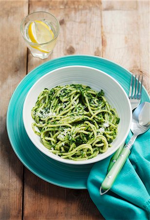 Spaghetti with spinach and Parmesan Foto de stock - Sin royalties Premium, Código: 659-07958685