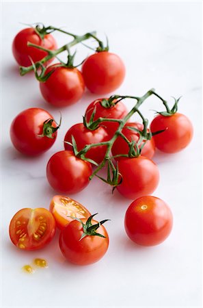 dalle de marbre - Cherry tomatoes on a marble slab Photographie de stock - Premium Libres de Droits, Code: 659-07958699