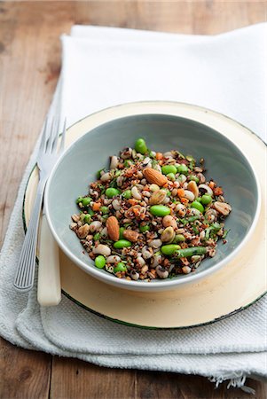 simsearch:659-08896356,k - Cereal salad with nuts, vegetables and a soya and ginger dressing Photographie de stock - Premium Libres de Droits, Code: 659-07958690