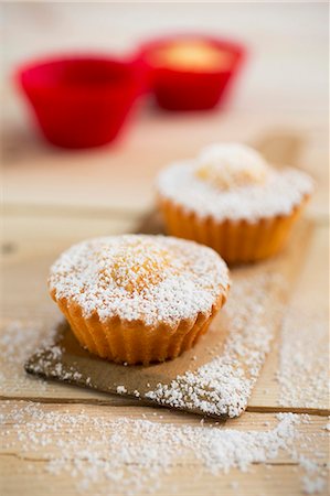 simsearch:659-06903323,k - Lemon muffins Foto de stock - Sin royalties Premium, Código: 659-07958717