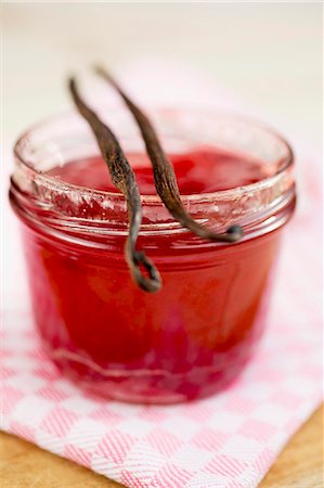 simsearch:659-08419870,k - Grape jelly with vanilla Stockbilder - Premium RF Lizenzfrei, Bildnummer: 659-07958718