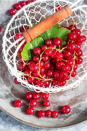 A basket of redcurrants Foto de stock - Sin royalties Premium, Código: 659-07958767