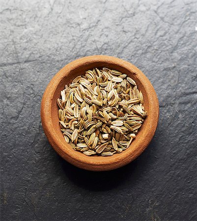 simsearch:659-06184780,k - A bowl of fennel seeds Foto de stock - Sin royalties Premium, Código: 659-07958761