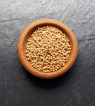 simsearch:659-07069601,k - A bowl of mustard seeds Photographie de stock - Premium Libres de Droits, Code: 659-07958763