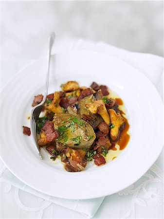 Marinated fennel with bacon and chanterelle mushrooms Photographie de stock - Premium Libres de Droits, Code: 659-07958779