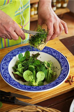 salatschüssel - A salad with fresh herbs being made Stockbilder - Premium RF Lizenzfrei, Bildnummer: 659-07958810