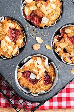 pastry aerial - Strawberry muffins with apples and almonds in a muffin tin (seen from above) Stock Photo - Premium Royalty-Free, Code: 659-07958821
