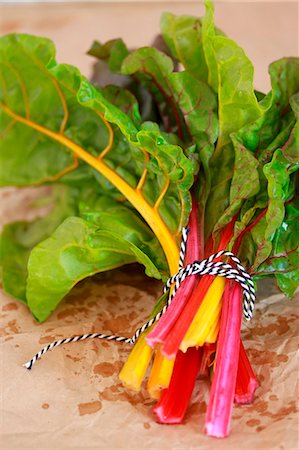 simsearch:659-08420005,k - A bunch of red and yellow chard leaves Photographie de stock - Premium Libres de Droits, Code: 659-07958895