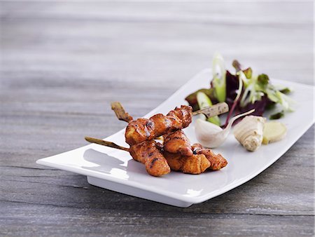 poultry skewer - Chicken skewers with garlic and ginger Photographie de stock - Premium Libres de Droits, Code: 659-07958912