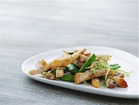 fever - Chicken strips on a bean salad with mushrooms Photographie de stock - Premium Libres de Droits, Code: 659-07958920