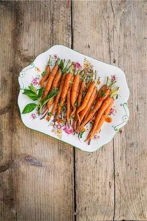 Roast carrots with mint and Moroccan spices Stock Photo - Premium Royalty-Free, Code: 659-07959008
