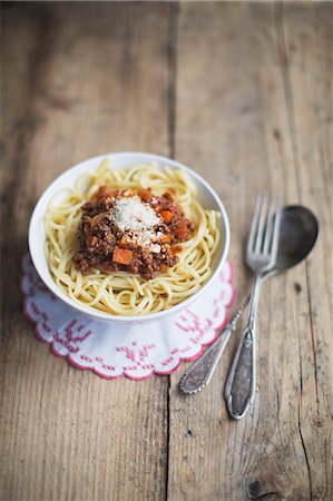 simsearch:659-08419731,k - Spaghetti bolognese with Parmesan Photographie de stock - Premium Libres de Droits, Code: 659-07959011