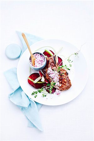 Pork chops with vinaigrette and raw vegetables Photographie de stock - Premium Libres de Droits, Code: 659-07959065