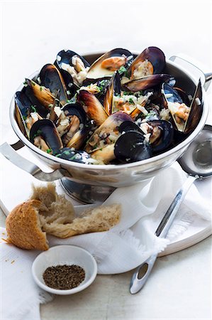 french cooking - Moules a la mariniere (mussels in white wine, France) Stock Photo - Premium Royalty-Free, Code: 659-07959208