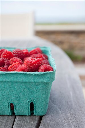 simsearch:659-06903982,k - Fresh Raspberries Photographie de stock - Premium Libres de Droits, Code: 659-07959228