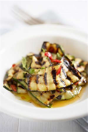 simsearch:659-07598210,k - Marinated grilled courgettes with mint, olive oil and chillis Foto de stock - Sin royalties Premium, Código: 659-07959292