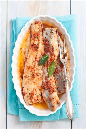 simsearch:659-06902431,k - Marinated herring with dried tomato pesto Foto de stock - Sin royalties Premium, Código: 659-07959344