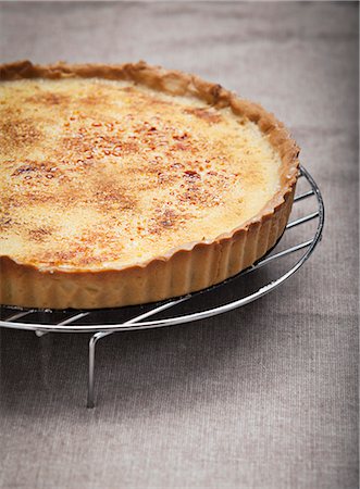 simsearch:659-06495448,k - Tarte Brûlée Foto de stock - Sin royalties Premium, Código: 659-07959410